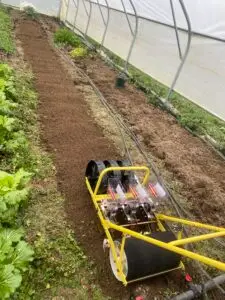 Semoir manuel 3 rangs, prêt à l'action !